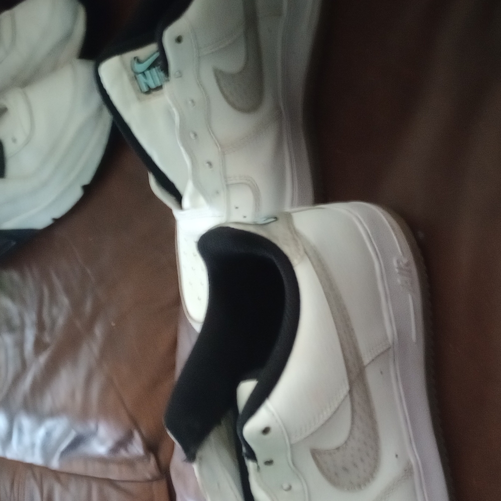 Shoes - Picture 4 of 5